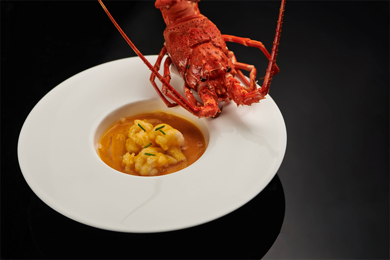 法葱白玉炝龙虾 Braised Live Lobster with Radish and Chives